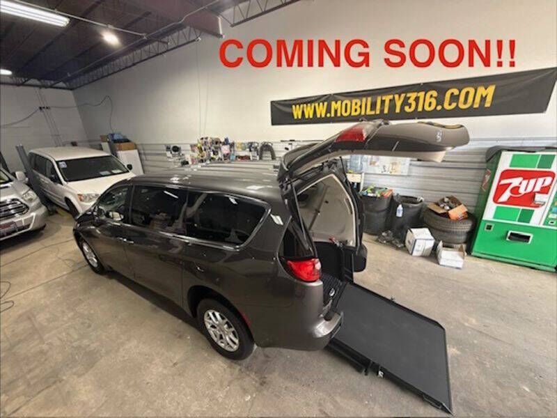 2021 CHRYSLER Voyager