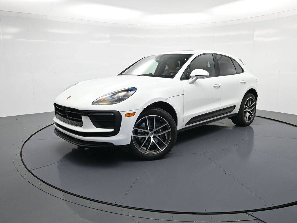 2026 PORSCHE Macan