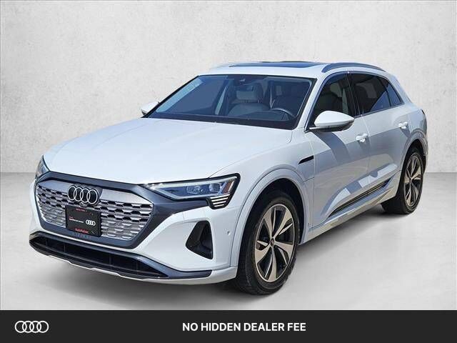 2024 AUDI Q8