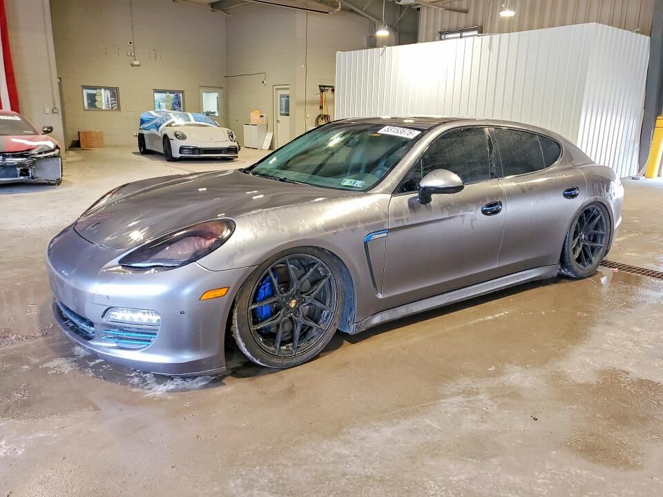 2013 PORSCHE Panamera