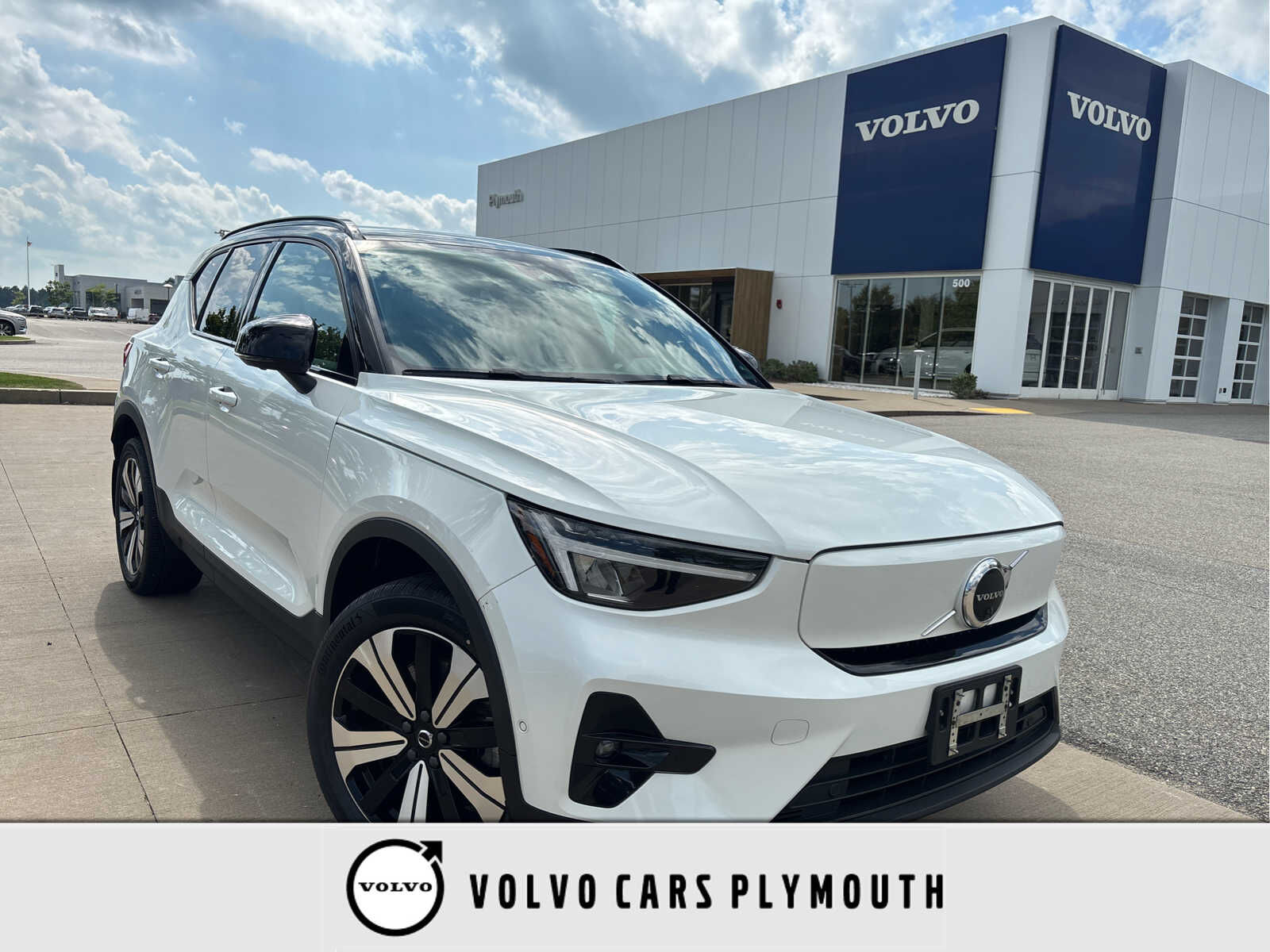 2023 VOLVO XC40