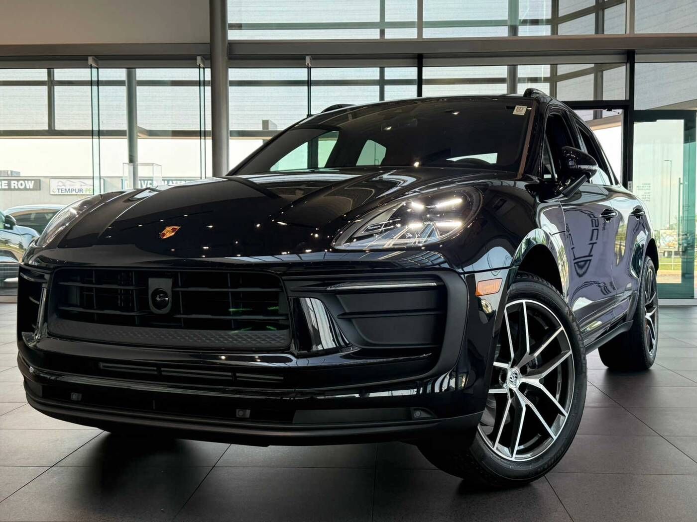 2026 PORSCHE Macan