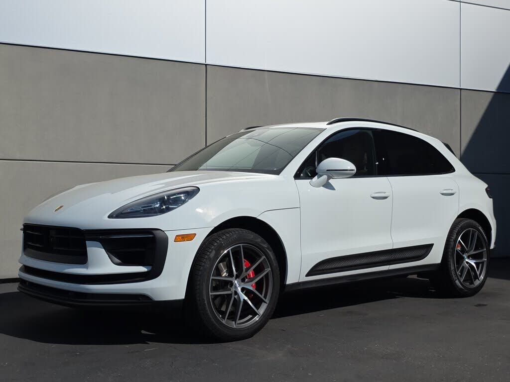 2023 PORSCHE Macan