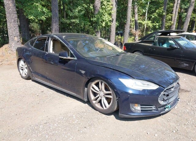 2015 TESLA Model S