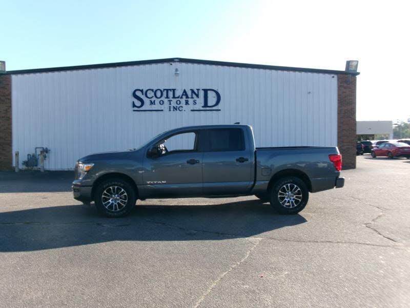 2022 NISSAN Titan