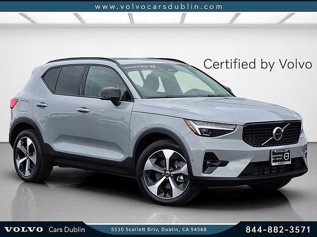 2026 VOLVO XC40