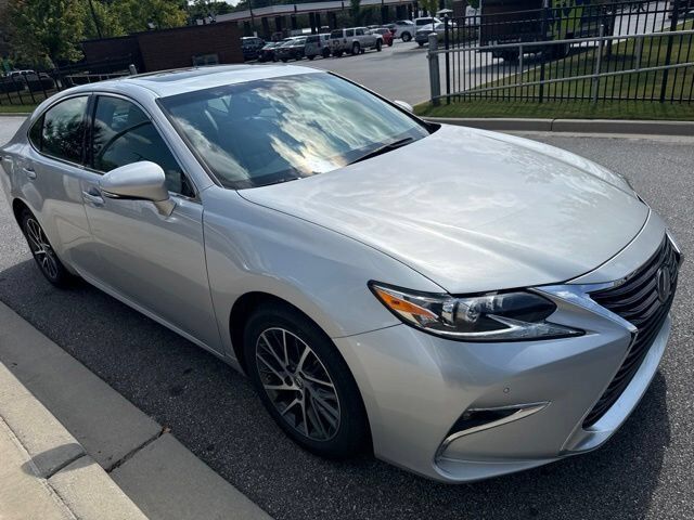2017 LEXUS ES