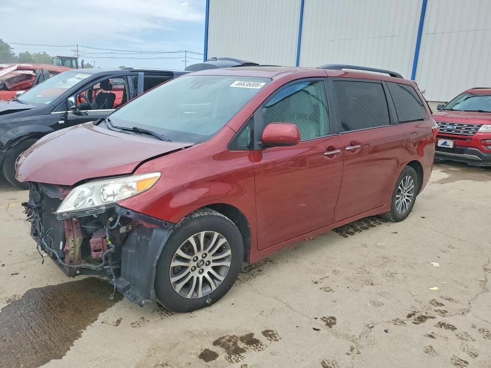 2018 TOYOTA Sienna