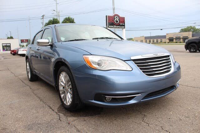 2011 CHRYSLER 200