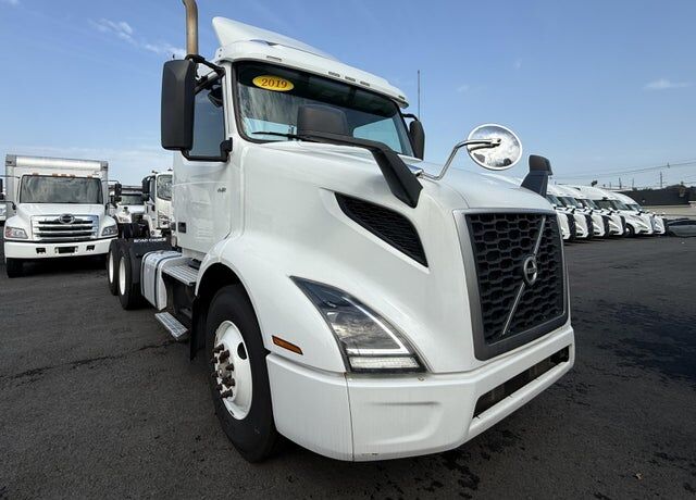 2019 VOLVO TRUCK VNR