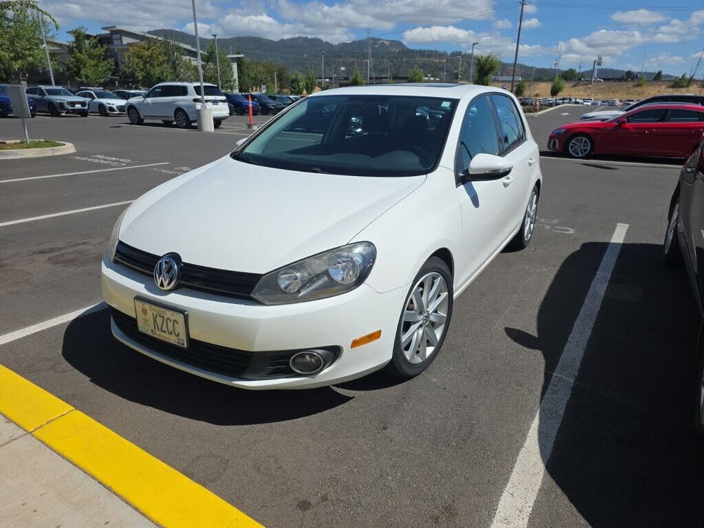 2011 VOLKSWAGEN Golf
