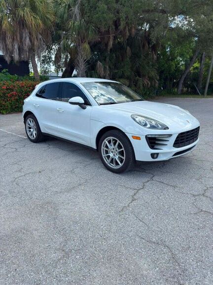 2015 PORSCHE Macan