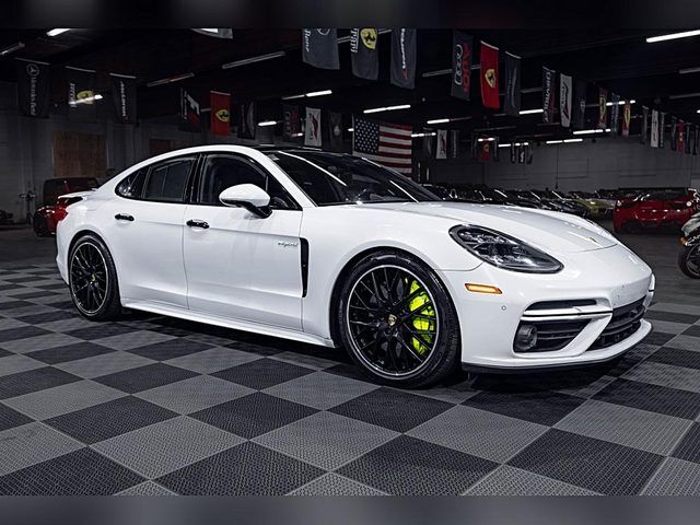 2018 PORSCHE Panamera