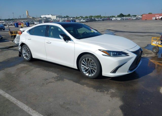 2019 LEXUS ES