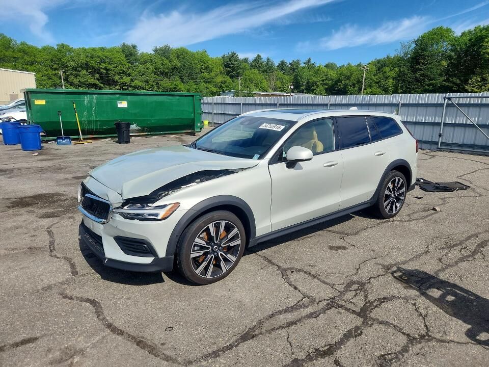 2020 VOLVO V60CC