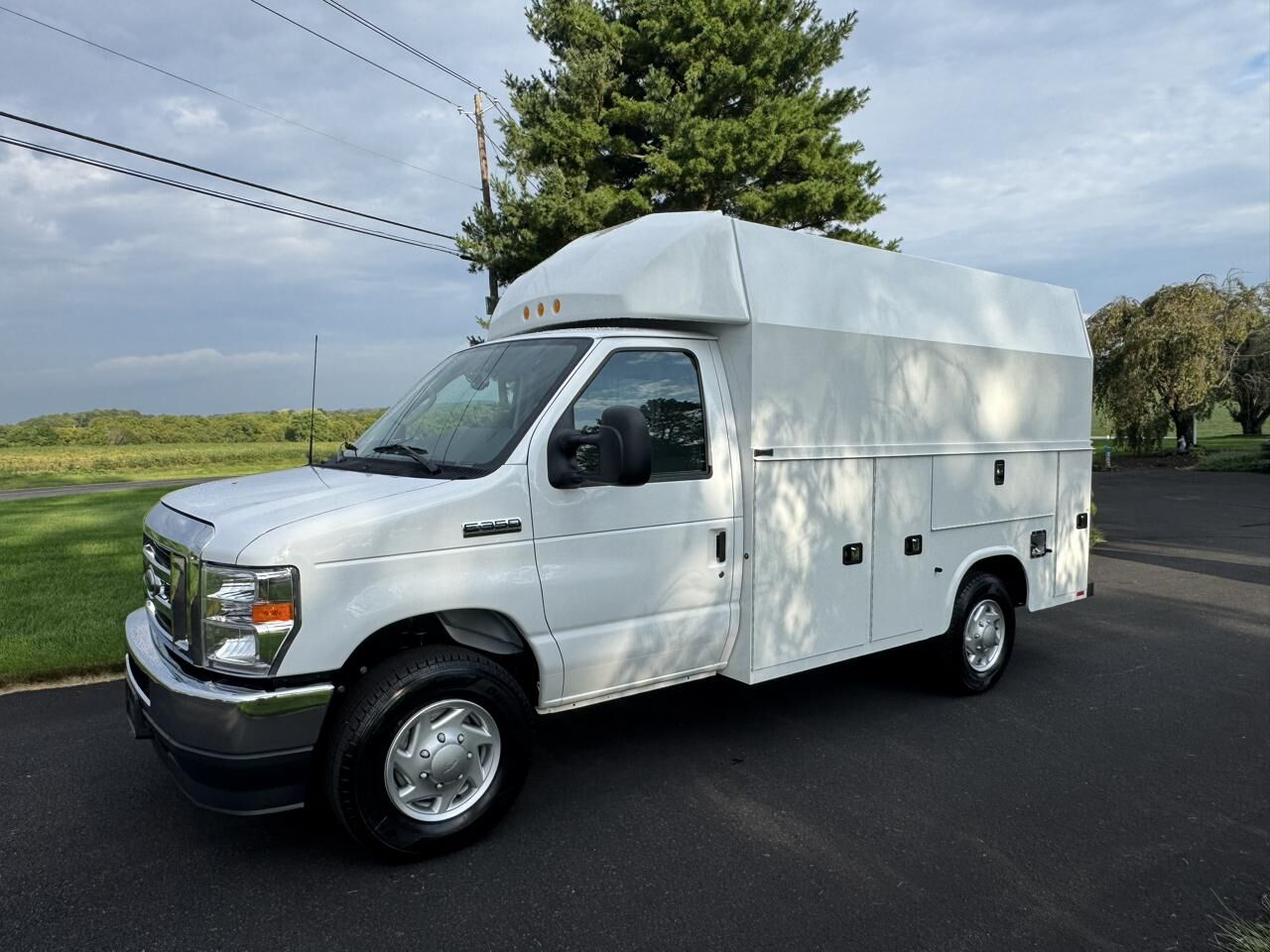 2025 FORD E-350