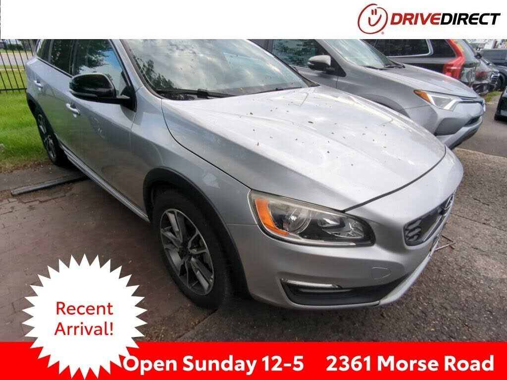 2017 VOLVO V60CC