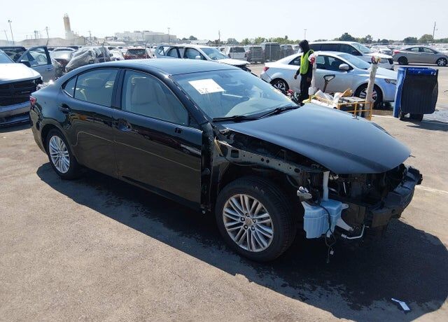 2013 LEXUS ES