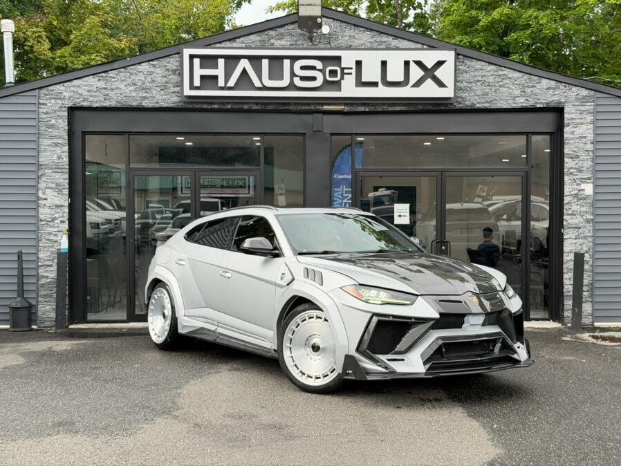 2021 LAMBORGHINI URUS