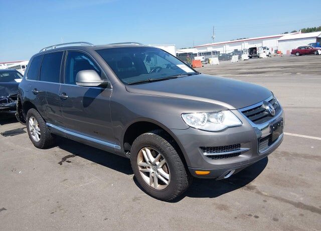 2008 VOLKSWAGEN Touareg
