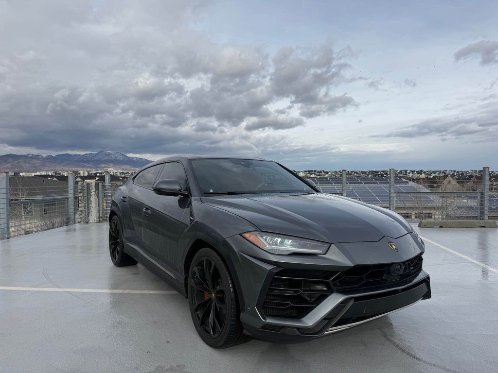 2019 LAMBORGHINI URUS