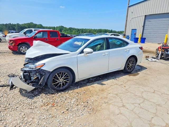 2017 LEXUS ES
