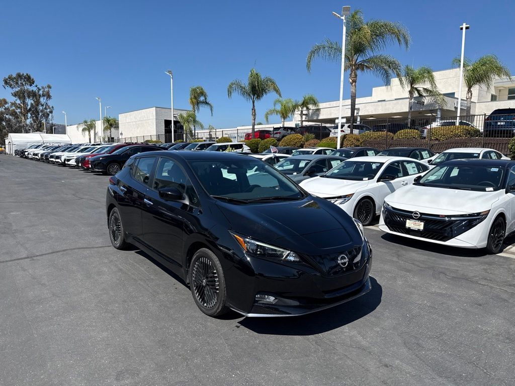2025 NISSAN Leaf