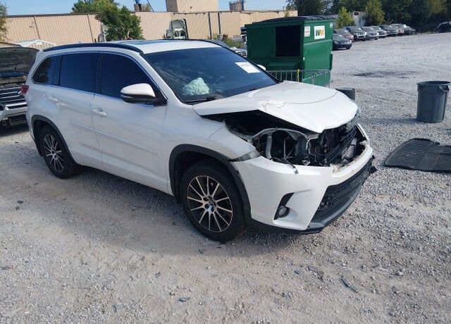 2017 TOYOTA Highlander