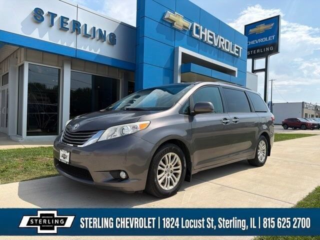 2017 TOYOTA Sienna