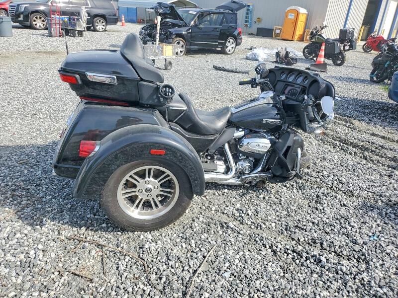 2021 HARLEY DAVIDSON FLHTCUTG / Tri Glide Ultra