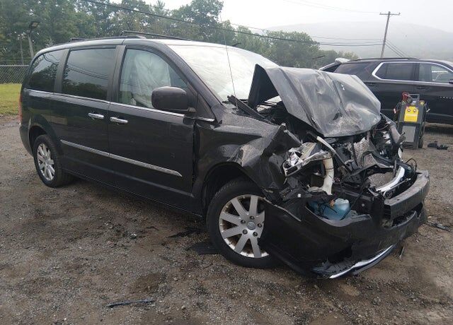2015 CHRYSLER Town and Country