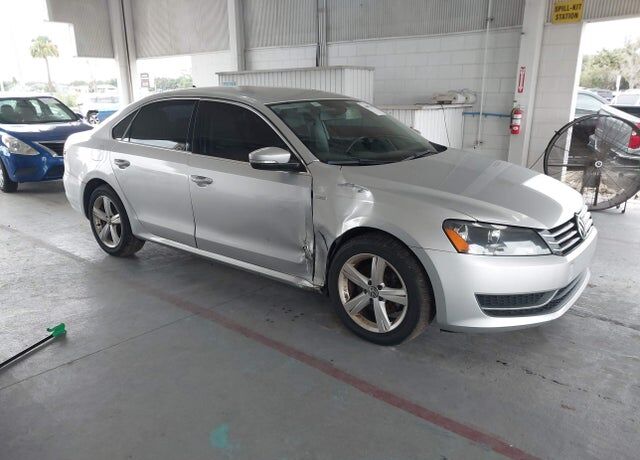 2014 VOLKSWAGEN Passat