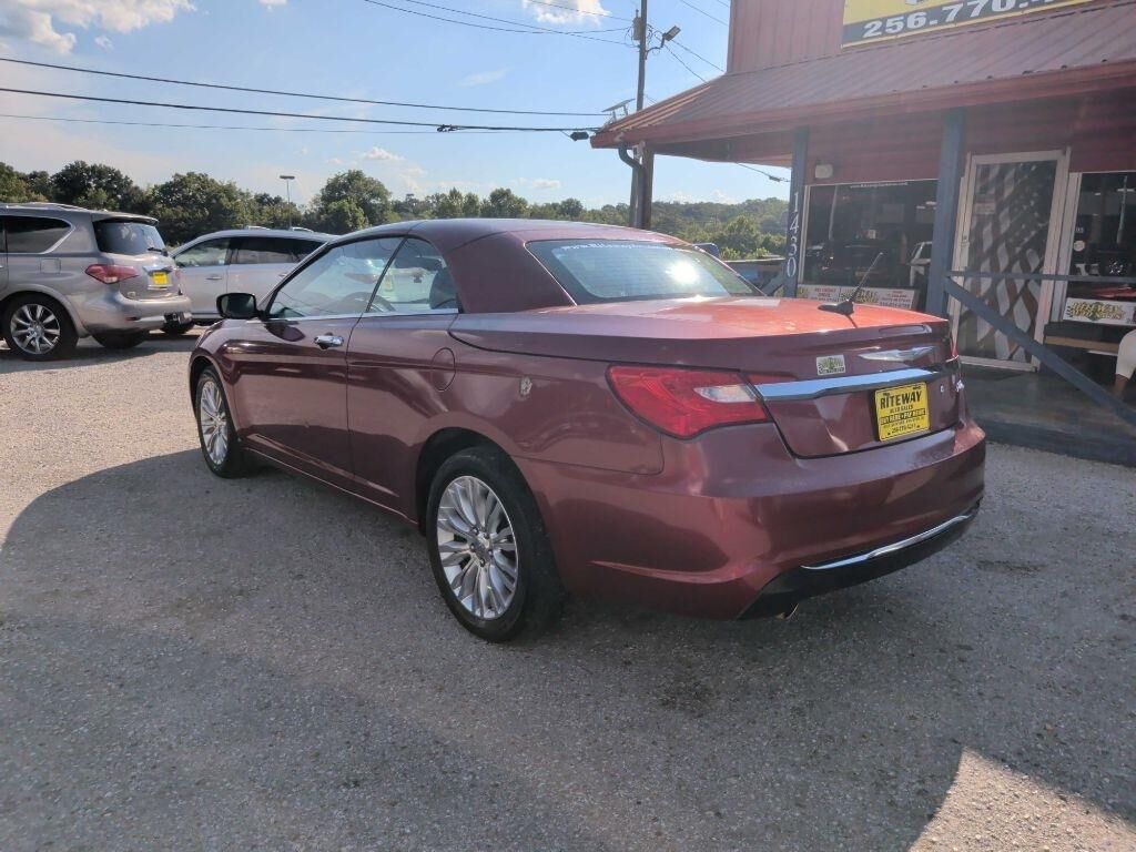 2011 CHRYSLER 200