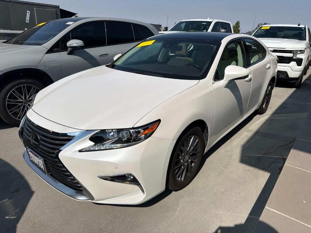 2018 LEXUS ES