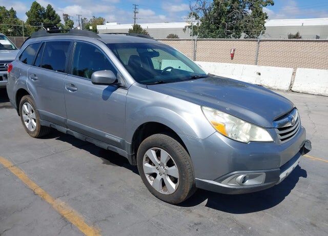 2011 SUBARU Outback