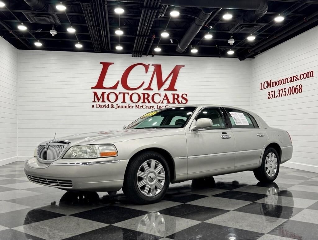 2004 LINCOLN Town Car