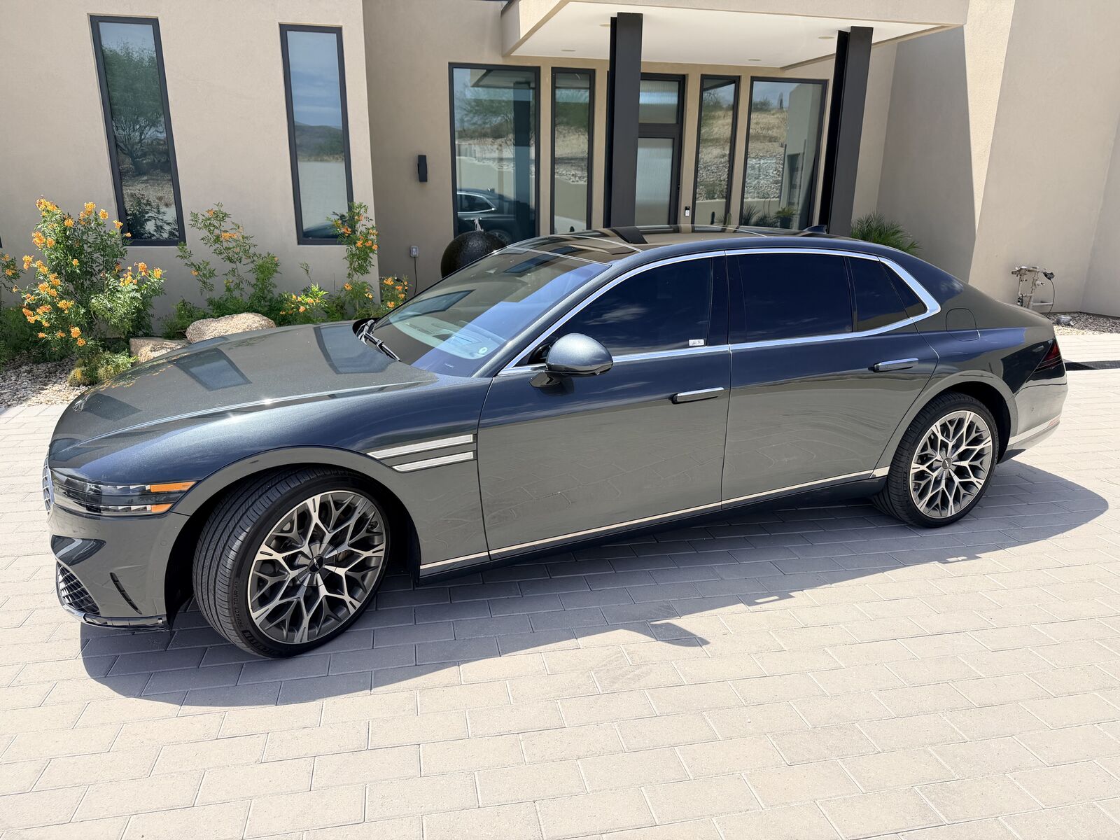 2023 GENESIS G90