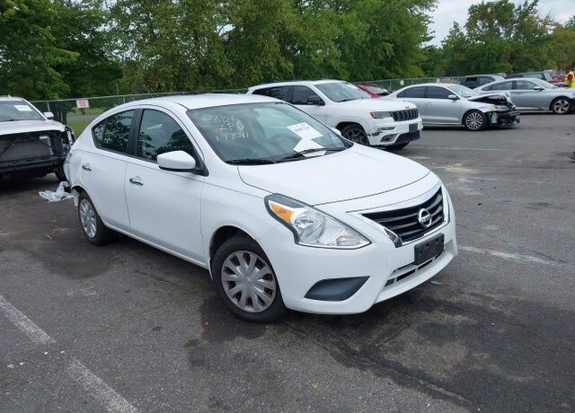 2015 NISSAN Versa