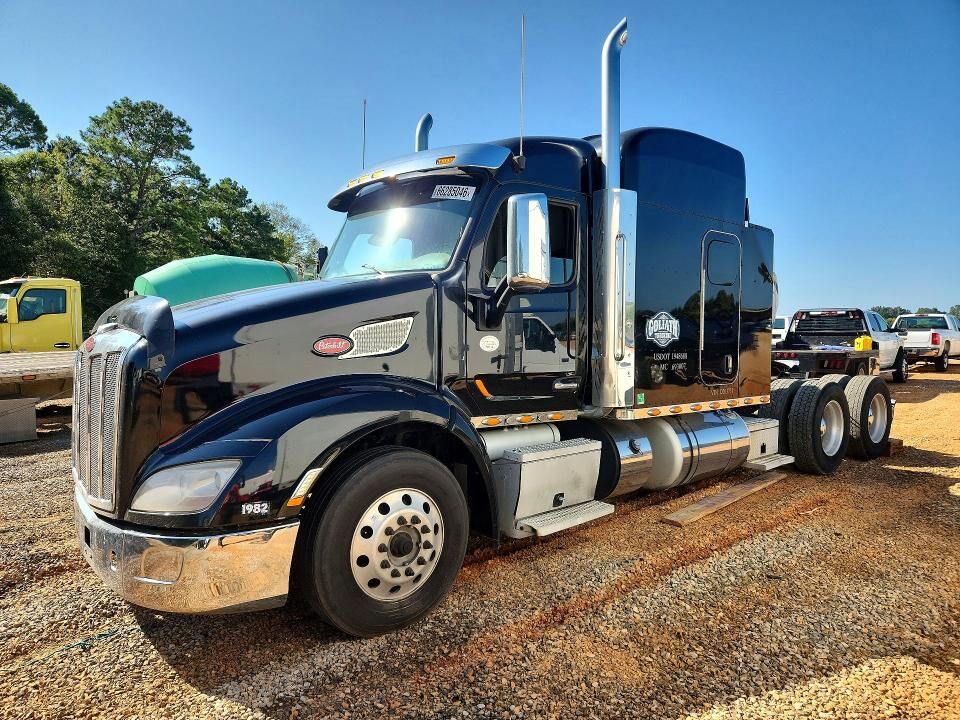 2015 PETERBILT 579