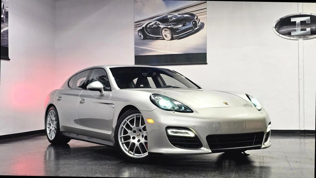 2013 PORSCHE Panamera