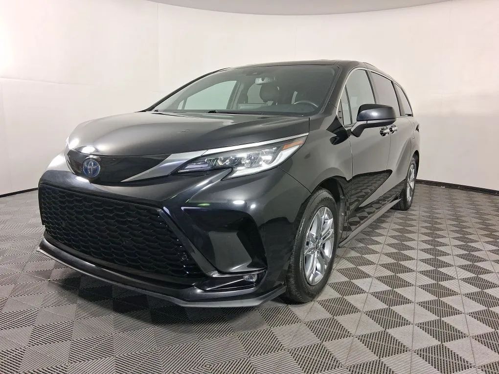 2023 TOYOTA Sienna