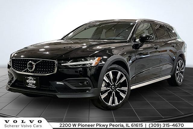 2025 VOLVO V60CC