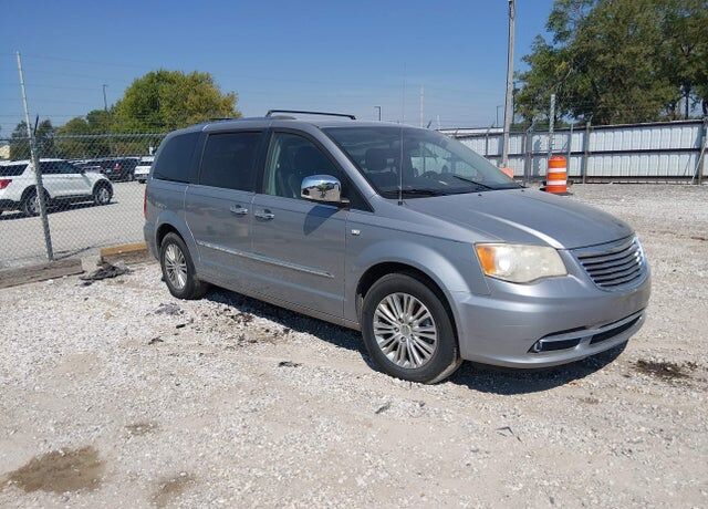 2014 CHRYSLER Town and Country