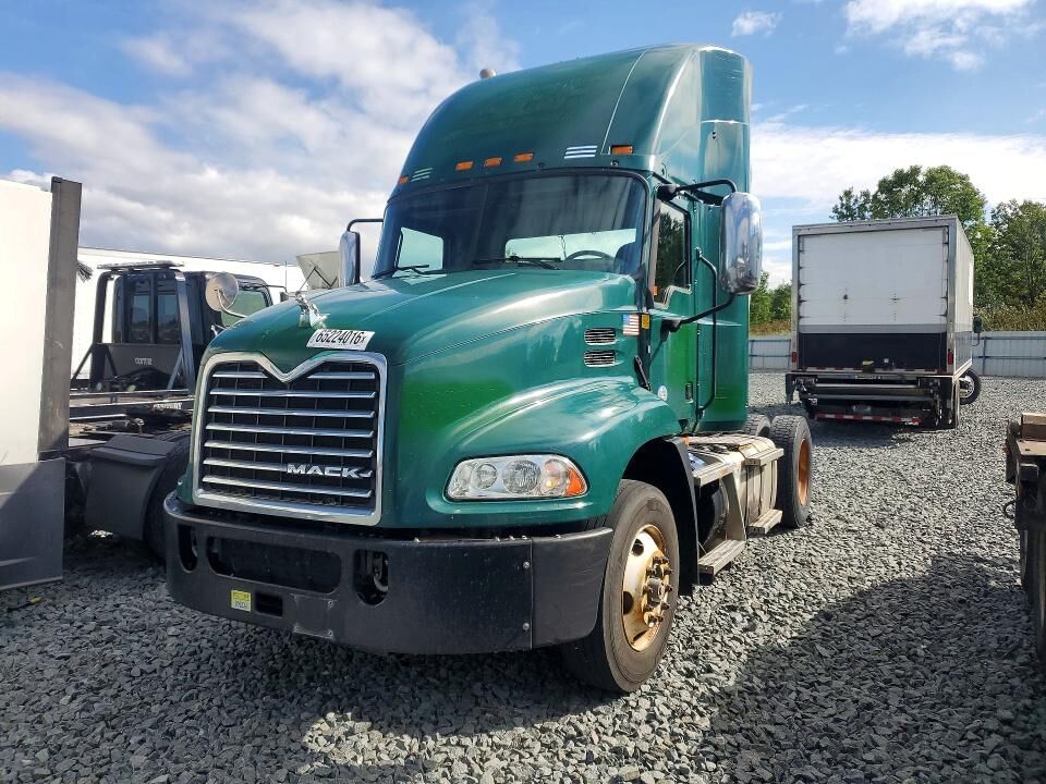 2017 MACK CXU