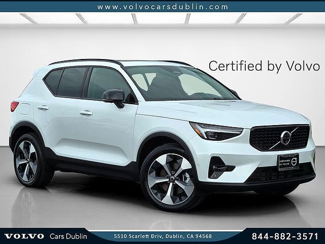 2026 VOLVO XC40