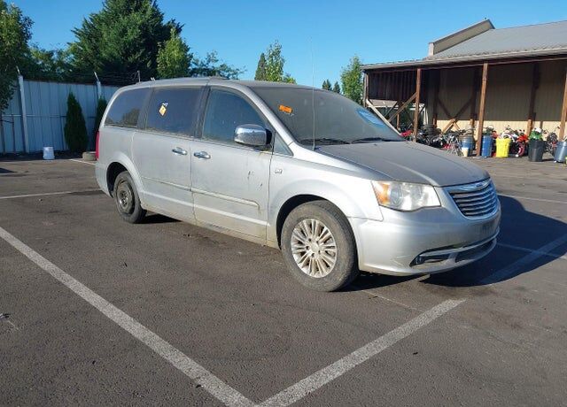 2014 CHRYSLER Town and Country