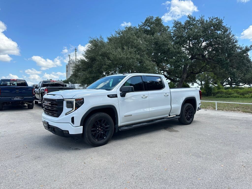 2023 GMC Sierra