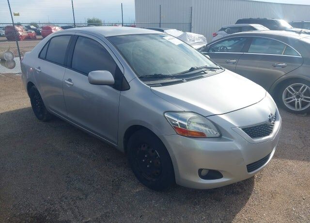 2011 TOYOTA Yaris