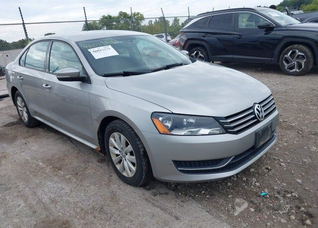 2013 VOLKSWAGEN Passat