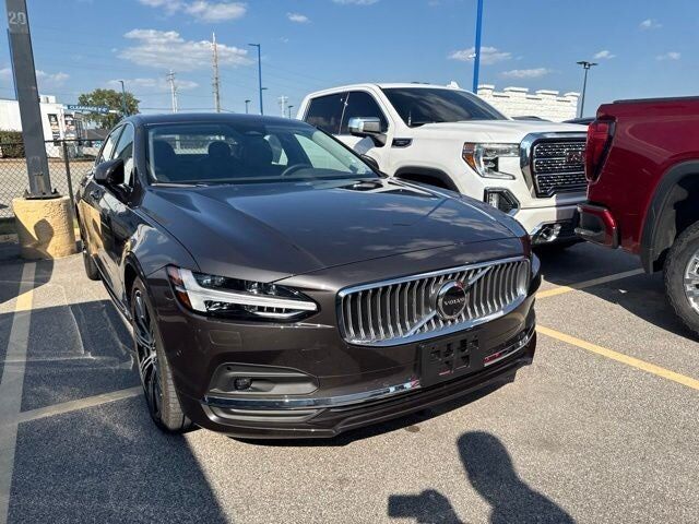 2025 VOLVO S90